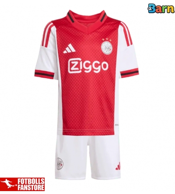 Ajax Hemmatröja Barn 2025-26 Kortärmad (+ Korta byxor)